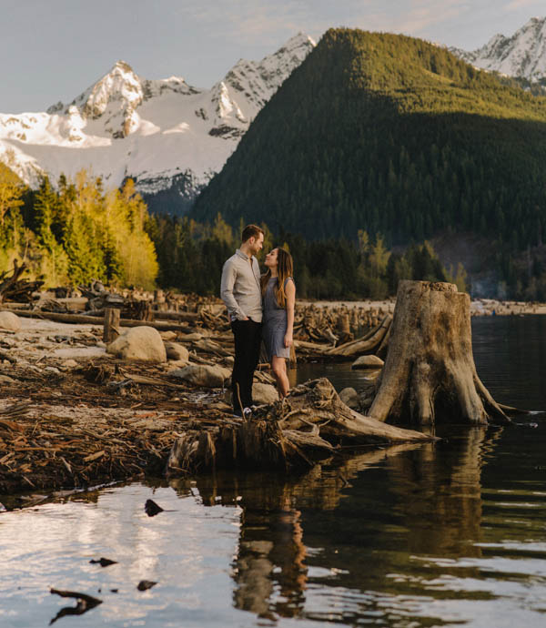 the-views-are-unreal-in-this-breathtaking-bridal-veil-falls-engagement-shoot-8