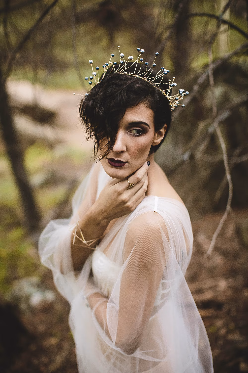 Beautifully-dark-styled-shoot-Kym-Ventola-Photography-Junebug-Weddings-7