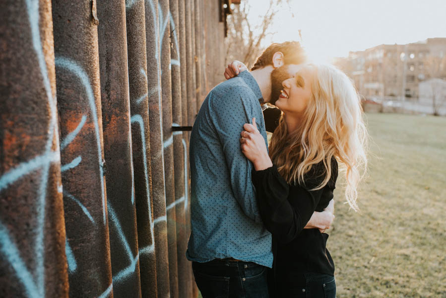 just-try-not-to-smile-at-this-adorable-milwaukee-engagement-4