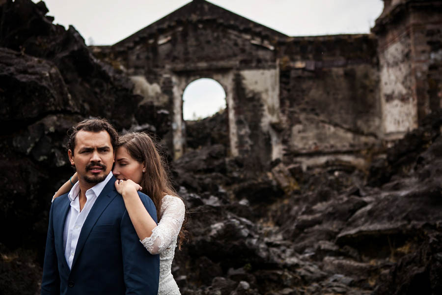 Romantic-Post-Wedding-Shoot-San-Juan-Parangaricutiro-Jorge-Kick (17 of 25)