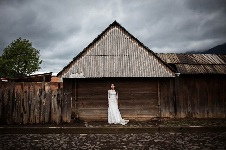 Romantic-Post-Wedding-Shoot-San-Juan-Parangaricutiro-Jorge-Kick (6 of 25)