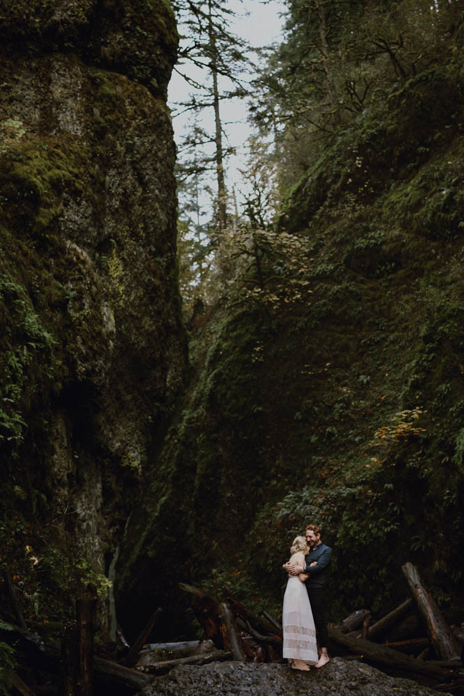 Adventurous-Oregon-Engagement-Vista-House-Catalina-Jean-Photography (2 of 28)