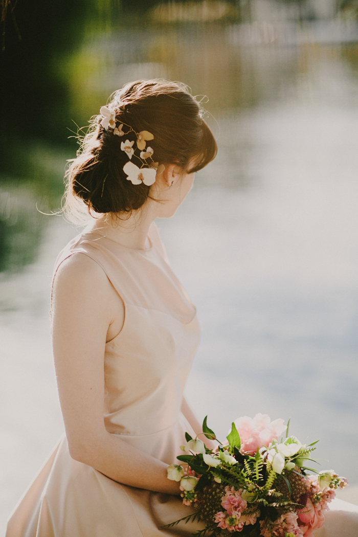 creative-blush-wedding-inspiration-at-echo-park-lake-17