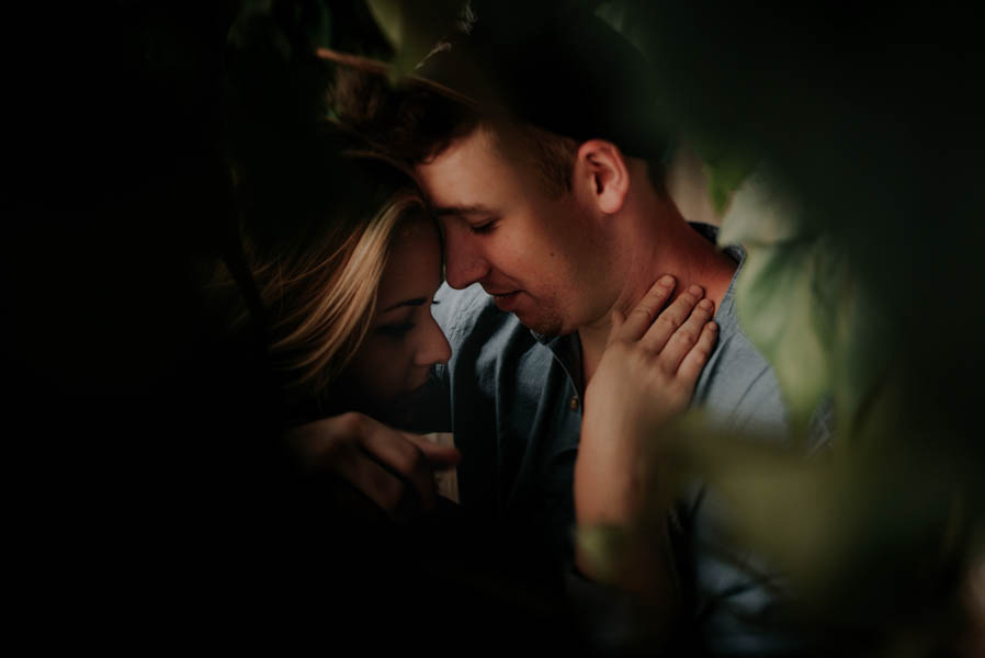 these-two-cuddled-all-the-way-through-their-rome-engagement-session-16