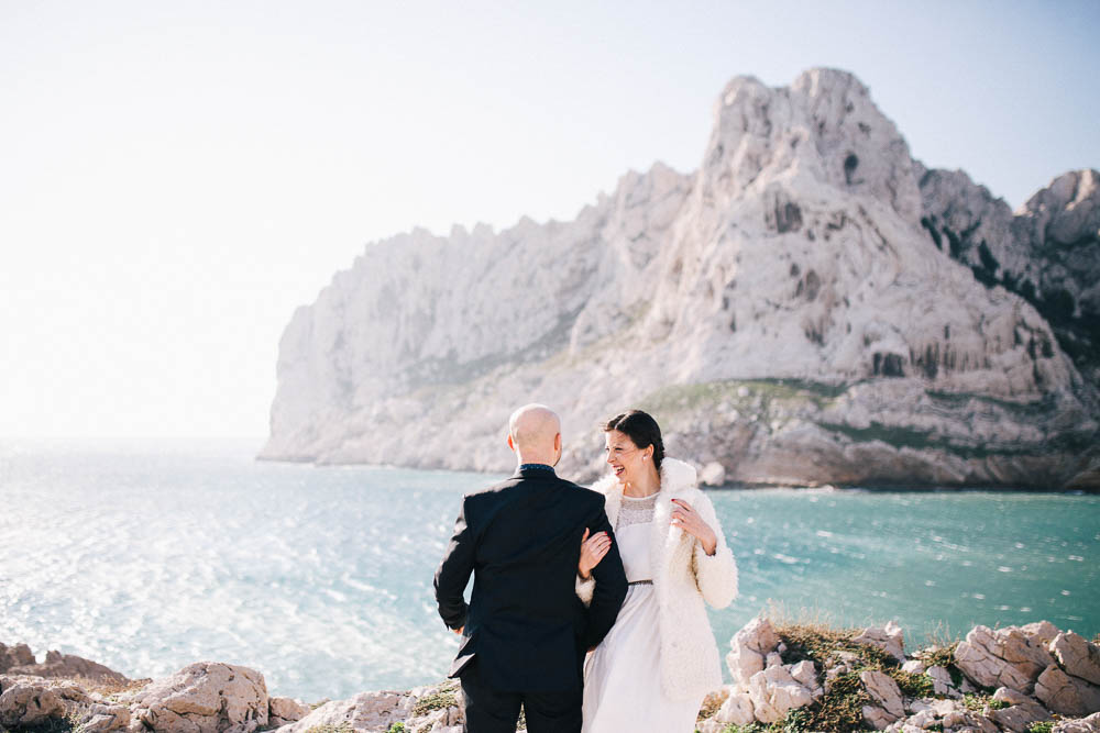 Chilly-Waterfront-Engagement-Near-Marseille-Laurent-Brouzet (14 of 24)