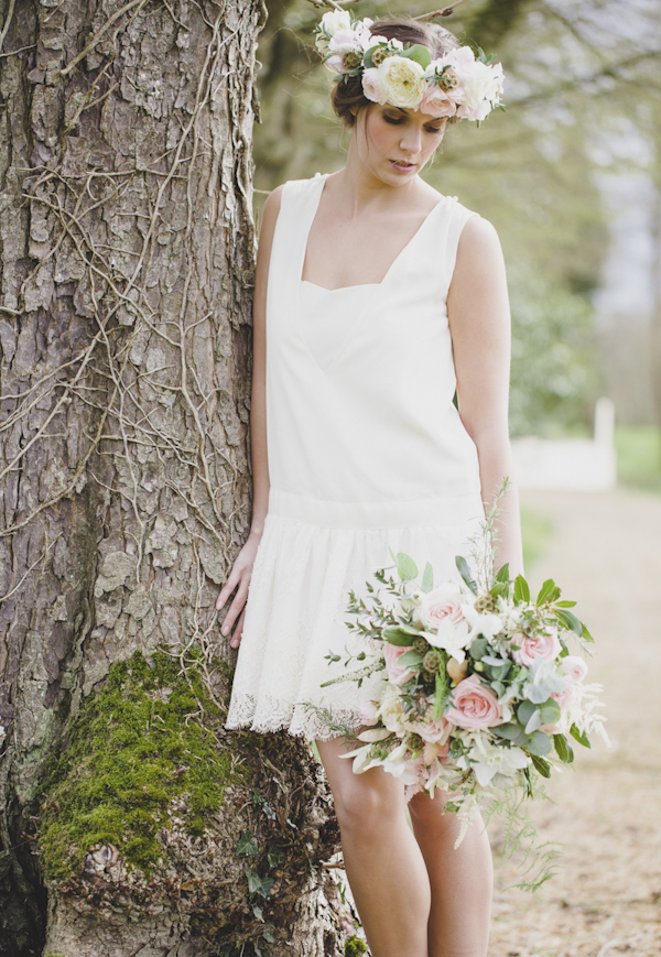 Parisian elopement inspiration photo shoot at the Château de Challain, photo by Cat Hepple Photography | via junebugweddings.com Parisian elopement inspiration photo shoot at the Château de Challain, photo by Cat Hepple Photography | via junebugweddings.com