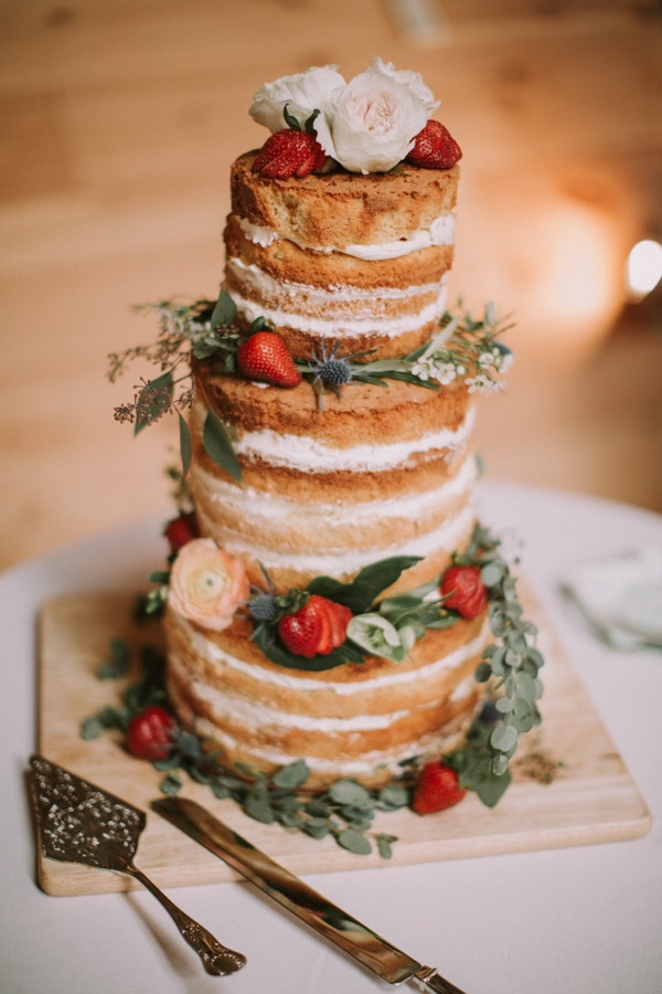 this-maine-barn-wedding-serves-up-muted-colors-and-a-bit-of-edge-27