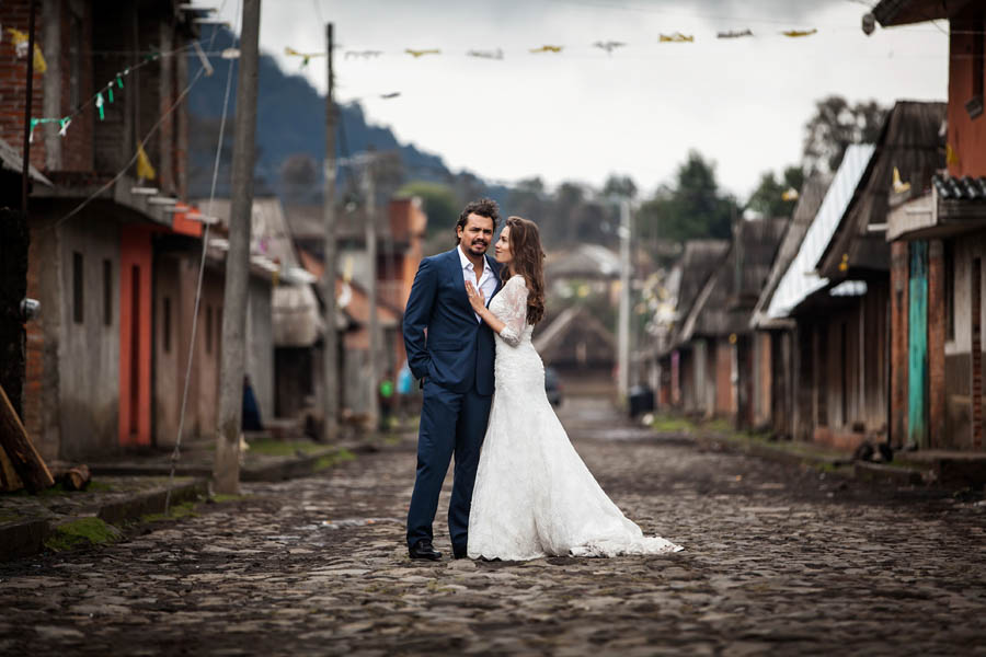 Romantic-Post-Wedding-Shoot-San-Juan-Parangaricutiro-Jorge-Kick (1 of 25)
