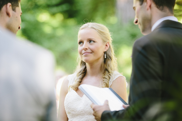 natural, outdoors wedding in Portland, Oregon at Hoyt Arboretum, wedding photo by Aaron Courter Photography | via junebugweddings.com natural, outdoors wedding in Portland, Oregon at Hoyt Arboretum, wedding photo by Aaron Courter Photography | via junebugweddings.com