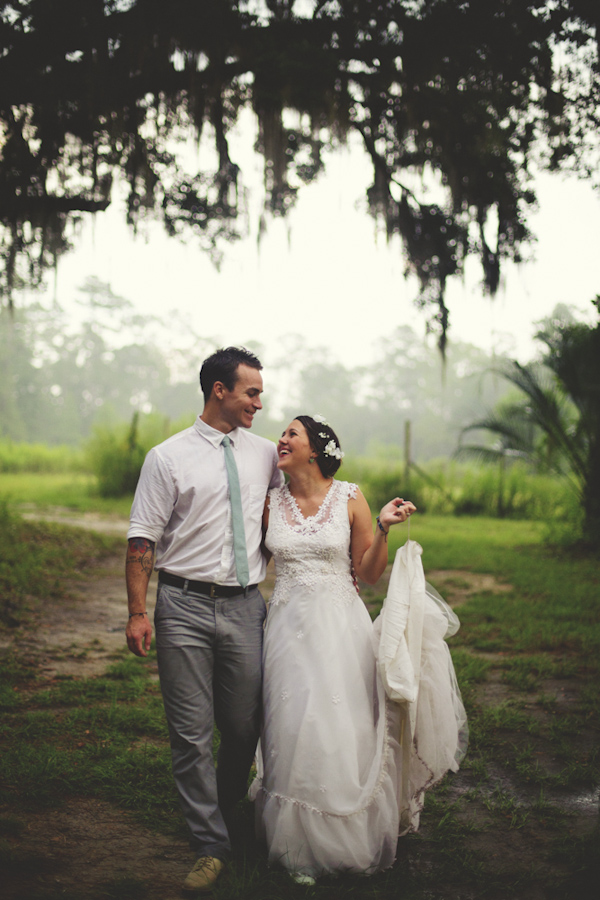 rain on wedding day at Glen Venue, Florida, photo by Jason Mize | via junebugweddings.com rain on wedding day at Glen Venue, Florida, photo by Jason Mize | via junebugweddings.com