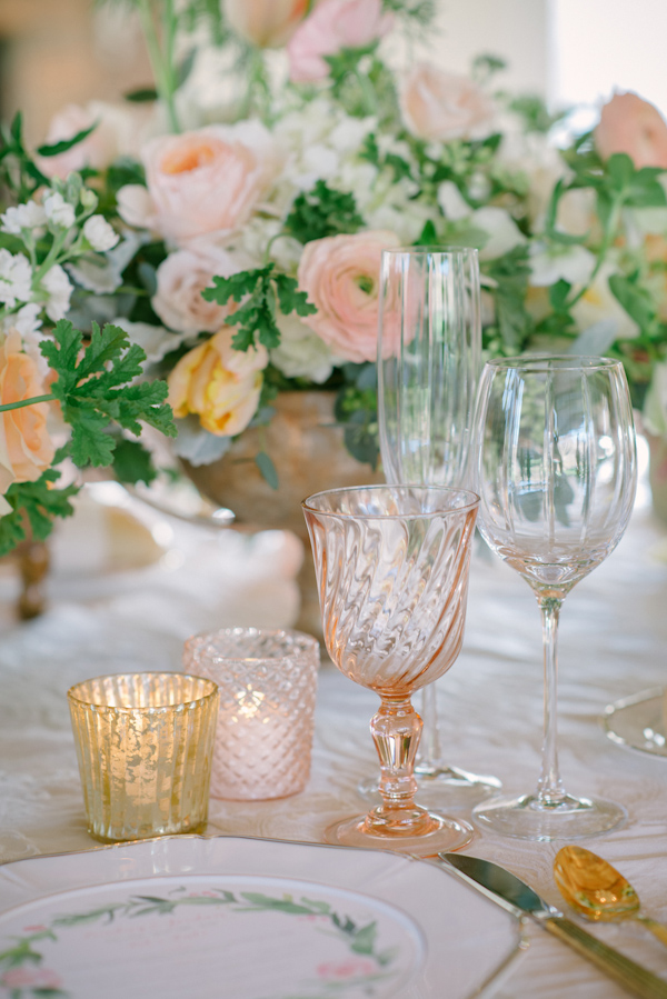 lovely peach and cream wedding inspiration photo shoot from Peony & Plum, photo by Krista Mason | via junebugweddings.com lovely peach and cream wedding inspiration photo shoot from Peony & Plum, photo by Krista Mason | via junebugweddings.com