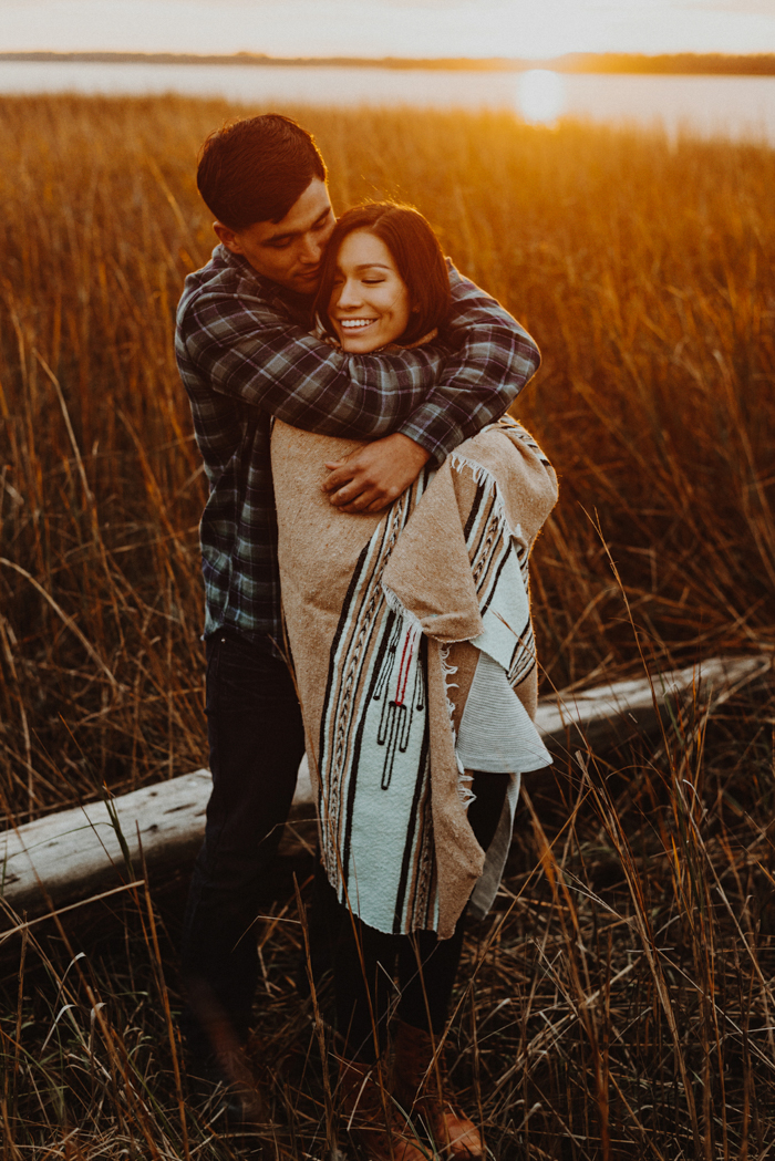 cozy-campfire-engagement-session-at-carolina-beach-state-park-15