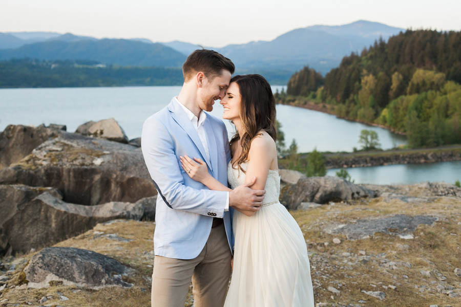 Romantic-Columbia-Gorge-Wedding-Inspiration-Angela-Shae (21 of 24)