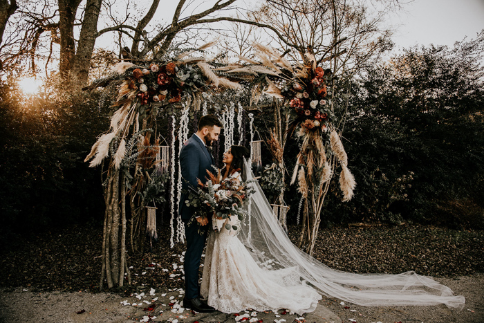 We've Had Heart Eyes Since We Laid Eyes on This Boho Rustic Meadow Hill  Farm Wedding and We May Never Be the Same | Junebug Weddings