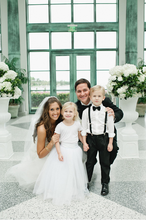 white on white wedding at the historic Flagler Museum in Palm Beach, Florida - photos by Bee Photographie white on white wedding at the historic Flagler Museum in Palm Beach, Florida - photos by Bee Photographie
