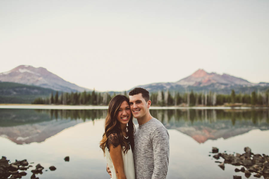 Mountain-Backdrop-Engagement-Photos-at-Sparks-Lake-Natalie-Puls-Photography-21
