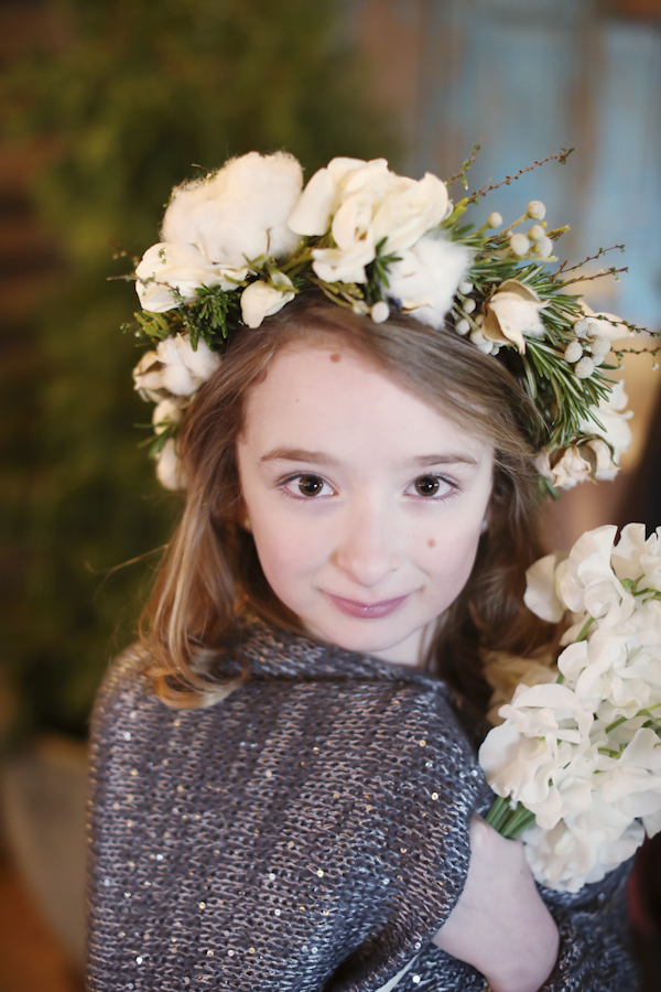 warm and cozy winter wedding, photo by Alison Conklin Photography | via junebugweddings.com warm and cozy winter wedding, photo by Alison Conklin Photography | via junebugweddings.com