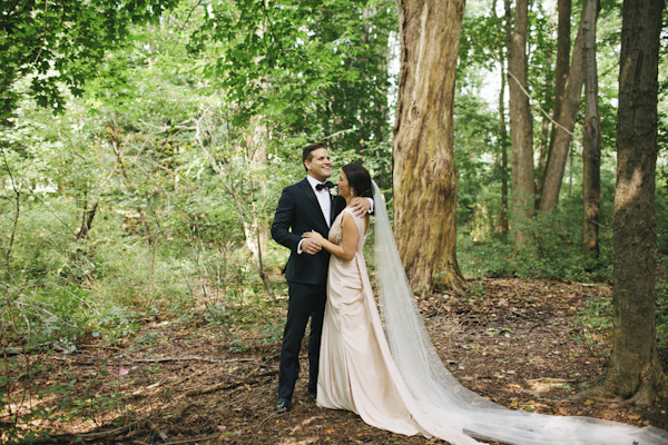 navy and pink garden wedding in Ohio, photo by Ely Brothers | via junebugweddings.com navy and pink garden wedding in Ohio, photo by Ely Brothers | via junebugweddings.com