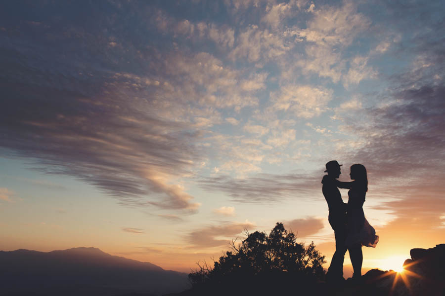 Breezy-Joshua-Tree-Engagement-Photos-at-Sunset-Anne-Claire-Brun-9
