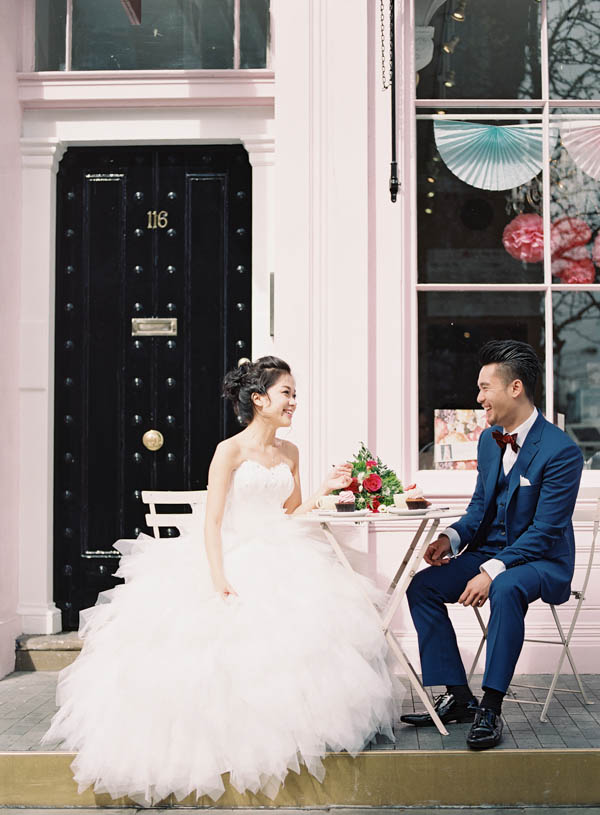 stunning-london-couple-portraits-and-engagement-ceremony-12