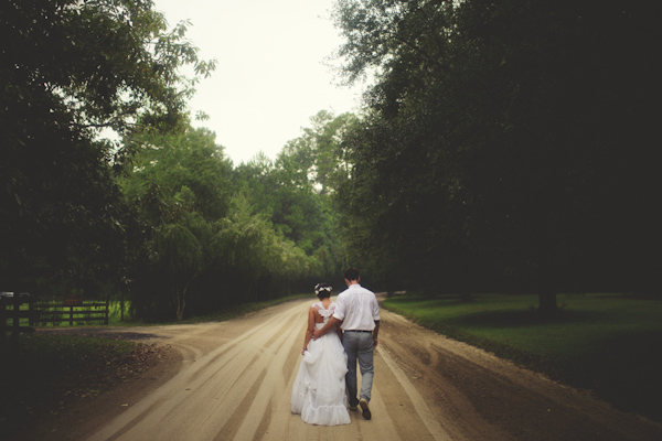 rain on wedding day at Glen Venue, Florida, photo by Jason Mize | via junebugweddings.com rain on wedding day at Glen Venue, Florida, photo by Jason Mize | via junebugweddings.com
