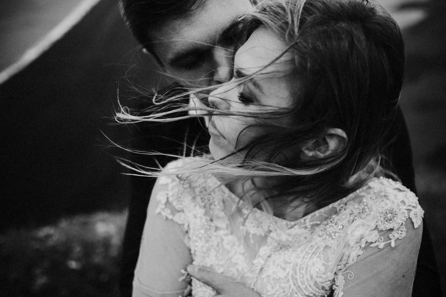 crazy-passionate-icelandic-wedding-adventure-maciej-suwalowski-38