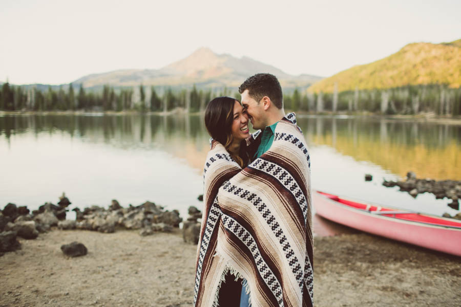 Mountain-Backdrop-Engagement-Photos-at-Sparks-Lake-Natalie-Puls-Photography-15