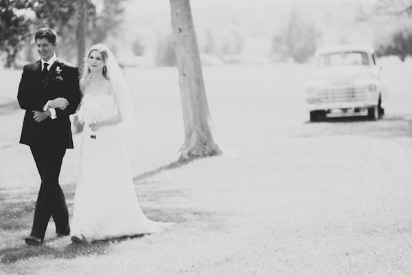 sunny rustic barn wedding in Michigan with photos by Dan Stewart | via junebugweddings.com sunny rustic barn wedding in Michigan with photos by Dan Stewart | via junebugweddings.com
