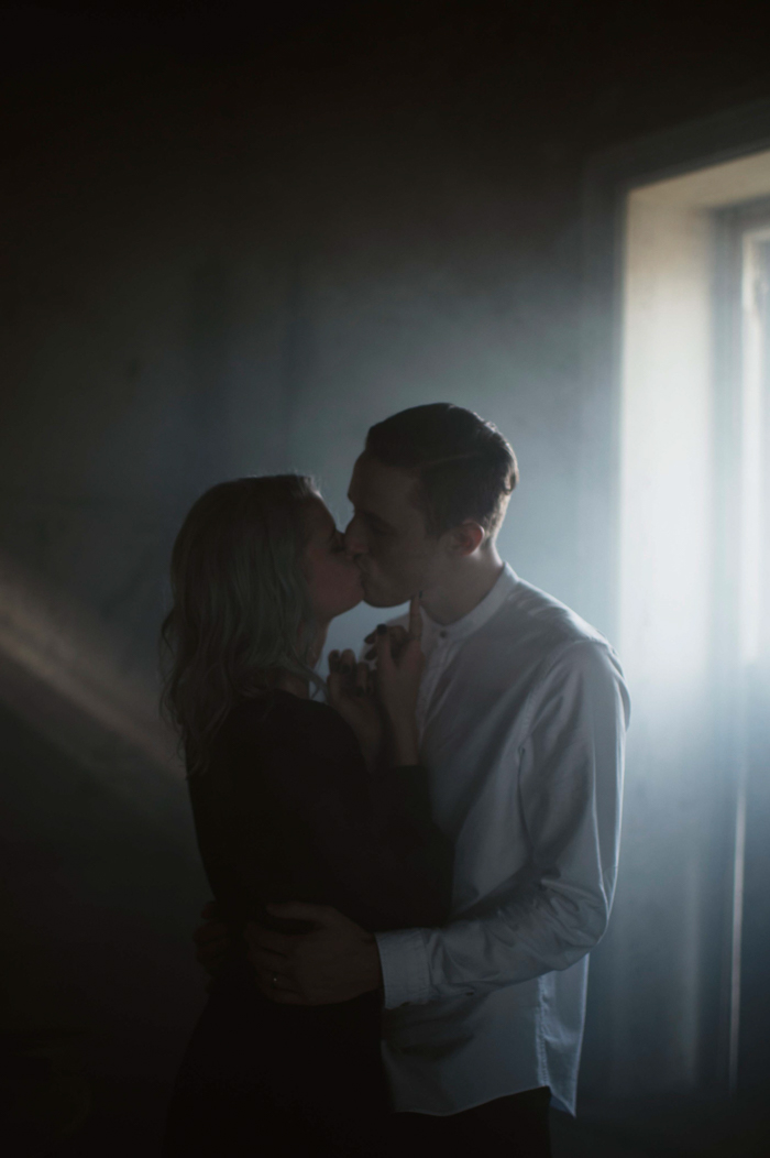 moody-and-romantic-anniversary-photos-in-dallas-tx-18