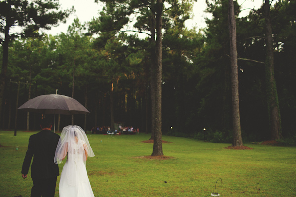 rain on wedding day at Glen Venue, Florida, photo by Jason Mize | via junebugweddings.com rain on wedding day at Glen Venue, Florida, photo by Jason Mize | via junebugweddings.com
