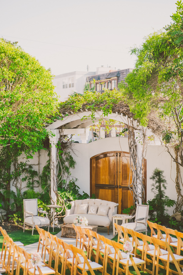 lovely Manhattan Beach wedding by Grand Engagements Wedding Planning and Design with photos by Closer to Love Photography | via junebugweddings.com lovely Manhattan Beach wedding by Grand Engagements Wedding Planning and Design with photos by Closer to Love Photography | via junebugweddings.com