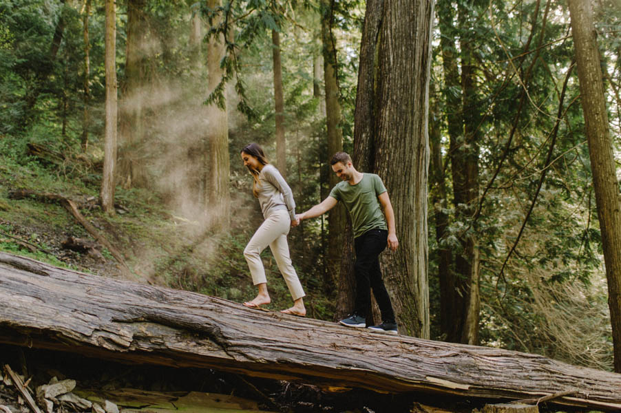 the-views-are-unreal-in-this-breathtaking-bridal-veil-falls-engagement-shoot-18