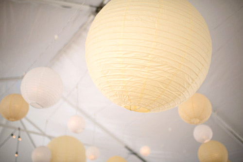 Clearwater, Florida beach wedding with a white, sand and pink wedding color palette, photo by Kristen Weaver | junebugweddings.com Clearwater, Florida beach wedding with a white, sand and pink wedding color palette, photo by Kristen Weaver | junebugweddings.com
