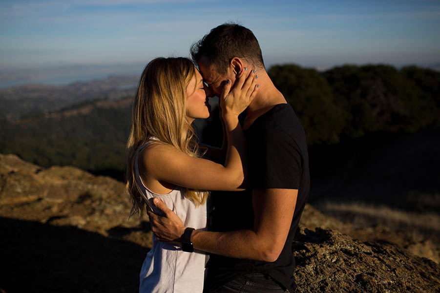 Cozy-Anniversary-Photo-Shoot-at-Mount-Tamalpais-Dustin-Cantrell-7