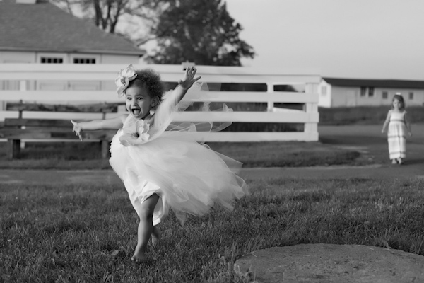 hilarious wedding photo by Alicia Daw of No Eye Has Seen Photography | via junebugweddings.com hilarious wedding photo by Alicia Daw of No Eye Has Seen Photography | via junebugweddings.com