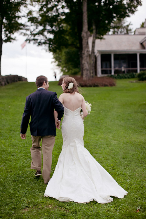 Rustic outdoor New Hampshire barn wedding - photo by Emily Delamater Photography | via junebugweddings.com Rustic outdoor New Hampshire barn wedding - photo by Emily Delamater Photography | via junebugweddings.com