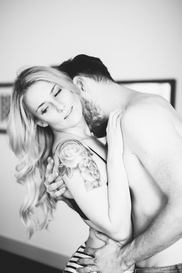 this-nashville-musician-and-his-sweetheart-got-comfy-for-a-photo-shoot-at-home-6