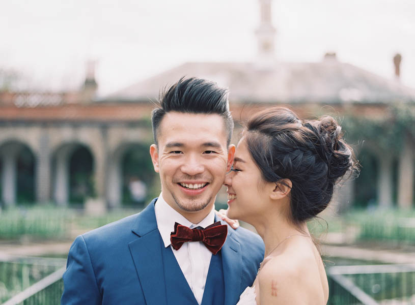 stunning-london-couple-portraits-and-engagement-ceremony-23