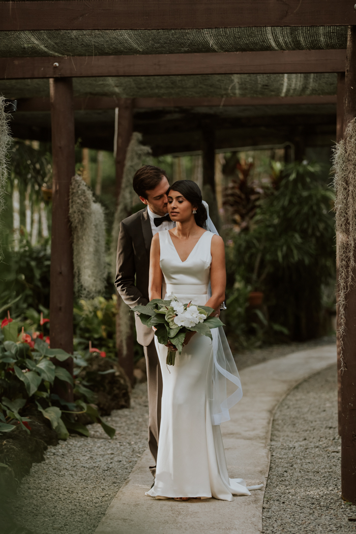 glamorous-fiji-wedding-at-the-garden-of-the-sleeping-giant-29