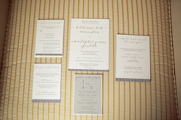 black, white, gold and silver New Year's Eve wedding, photos by Asya Photography | via junebugweddings.com black, white, gold and silver New Year's Eve wedding, photos by Asya Photography | via junebugweddings.com
