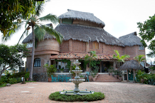 Villa Amor luxury wedding resort in Sayulita, Mexico - photos from junebugweddings.com Villa Amor luxury wedding resort in Sayulita, Mexico - photos from junebugweddings.com