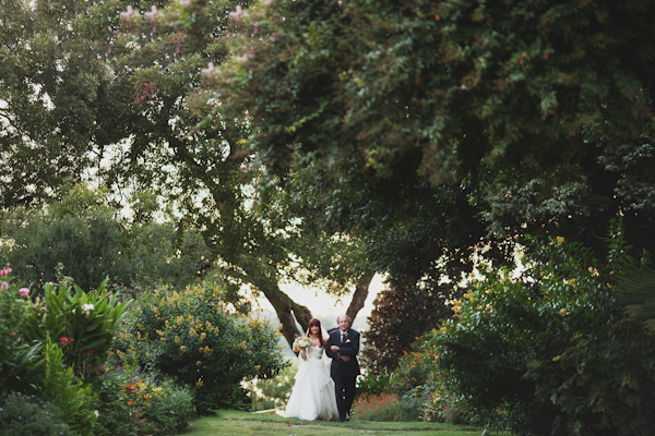 garden wedding bridal entrance, photo by Erik Clausen | via junebugweddings.com garden wedding bridal entrance, photo by Erik Clausen | via junebugweddings.com