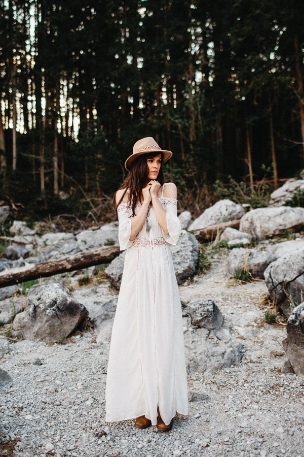 adventurous-austrian-lake-elopement-inspiration-13-600x900