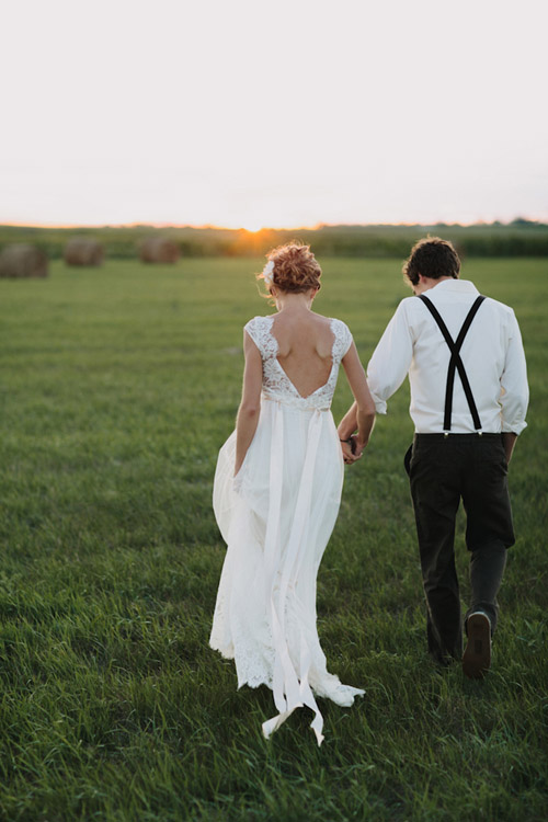 Vintage backyard farm wedding in South Dakota - photos by Bryan and Mae | via junebugweddings.com Vintage backyard farm wedding in South Dakota - photos by Bryan and Mae | via junebugweddings.com