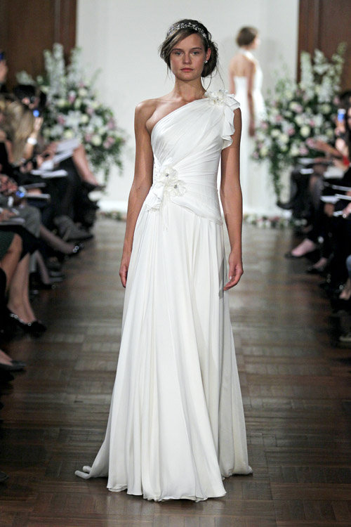 Vintage inspired wedding dress from Jenny Packham | via junebugweddings.com Vintage inspired wedding dress from Jenny Packham | via junebugweddings.com