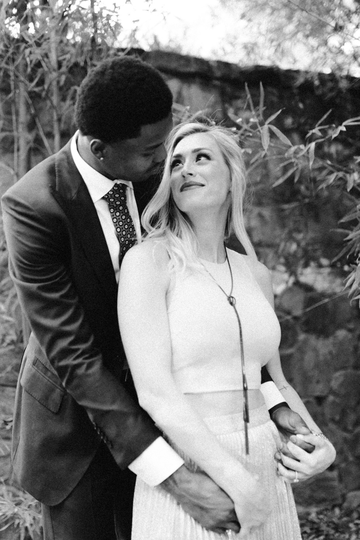 cool-glam-engagement-session-at-atlantas-swan-house-34