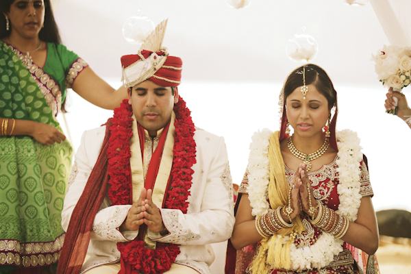 indian american wedding in Hawaii, photos by Anna Kim Photography | via junebugweddings.com indian american wedding in Hawaii, photos by Anna Kim Photography | via junebugweddings.com