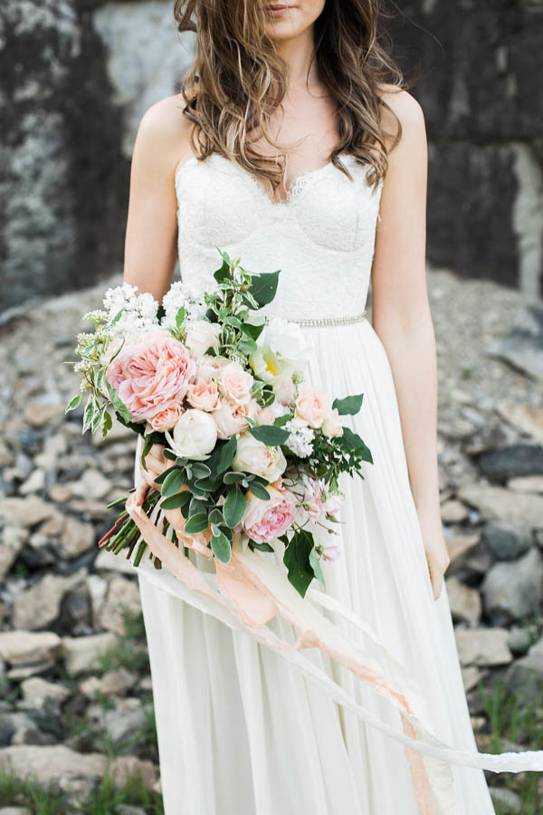 Romantic-Columbia-Gorge-Wedding-Inspiration-Angela-Shae (14 of 24)