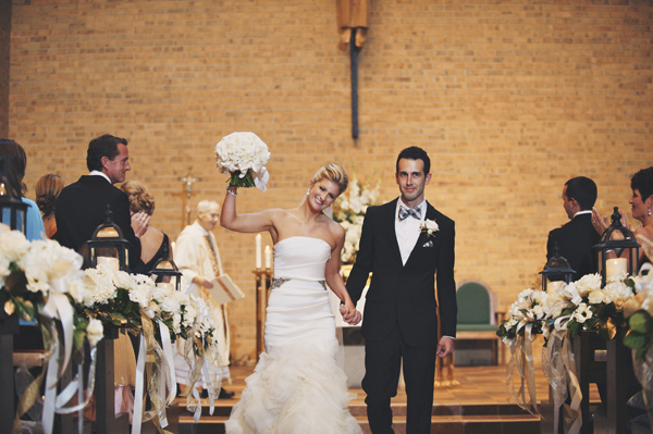modern elegant gold and black wedding at Legend at Bergamont, photo by DWJohnson Studio | via junebugweddings.com modern elegant gold and black wedding at Legend at Bergamont, photo by DWJohnson Studio | via junebugweddings.com