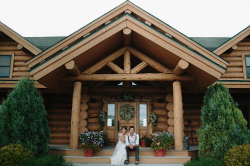 Vintage backyard farm wedding in South Dakota - photos by Bryan and Mae | via junebugweddings.com Vintage backyard farm wedding in South Dakota - photos by Bryan and Mae | via junebugweddings.com